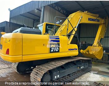 Escavadeira Komatsu PC210