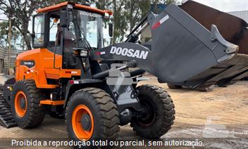 Pá Carregadeira Develon SD200-3