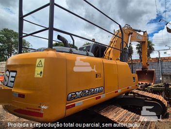 Escavadeira Case CX220B