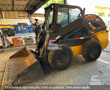 Mini-Carregadeira New Holland L225
