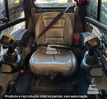 Mini-Carregadeira New Holland L225