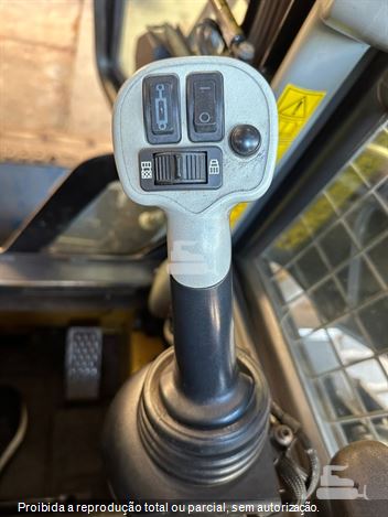 Mini-Carregadeira New Holland L225