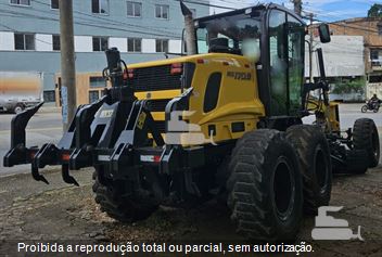 Motoniveladora New Holland RG170B