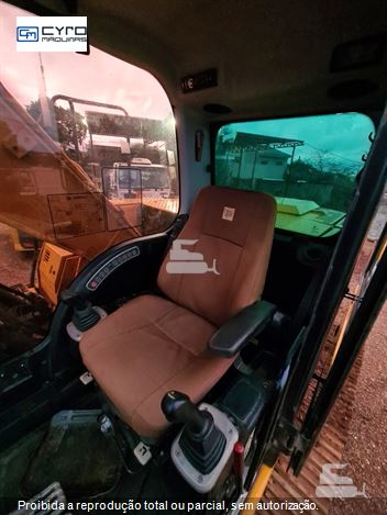 Escavadeira JCB JS200 LC