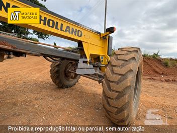 Motoniveladora New Holland RG140B