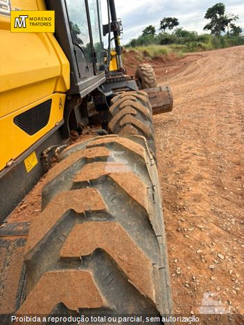 Motoniveladora New Holland RG140B