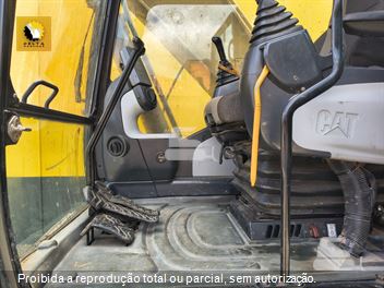 Escavadeira Caterpillar 320DL