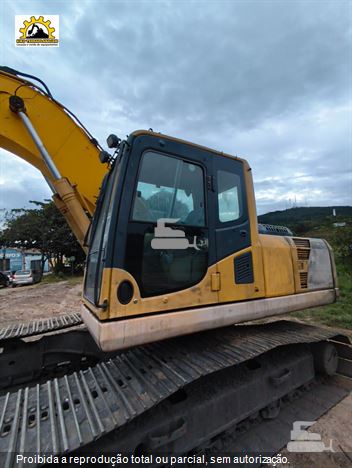 Escavadeira Komatsu PC200