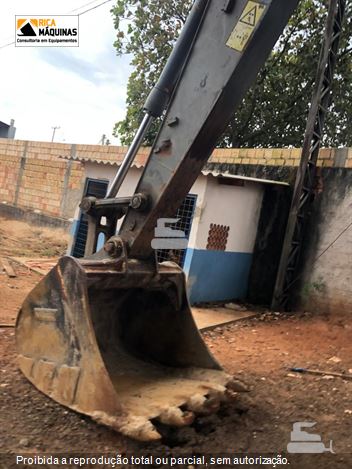 Escavadeira Volvo EC210B