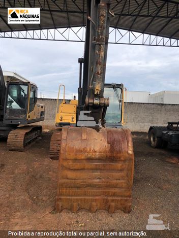 Escavadeira Volvo EC210B