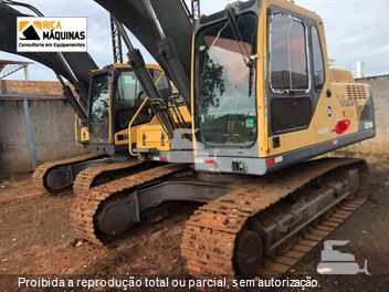 Escavadeira Volvo EC210B