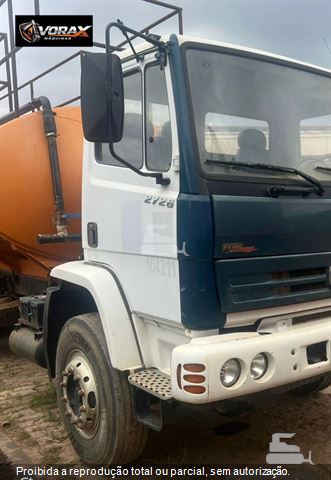 Caminhão Mercedes-Benz 2726 6x4 2p (diesel)