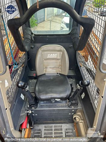 Mini-Carregadeira Case SR175
