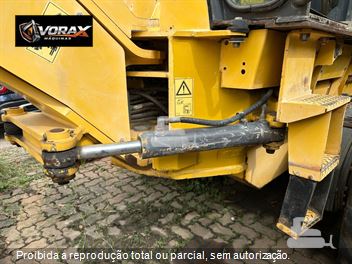 Motoniveladora New Holland RG140B