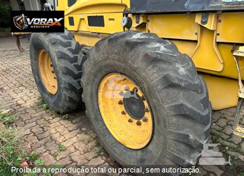Motoniveladora New Holland RG140B