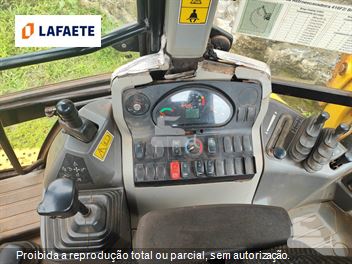 Retro Escavadeira Caterpillar 416F2