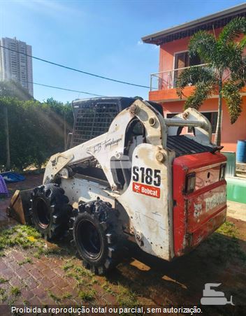 Mini-Carregadeira Bobcat S185