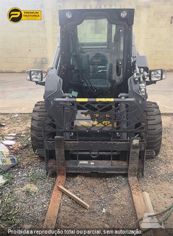 Mini-Carregadeira New Holland L330