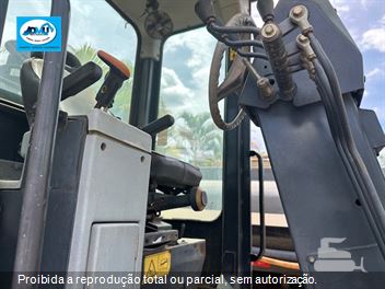 Motoniveladora New Holland RG140B
