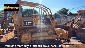 Trator de Esteira Caterpillar D4E