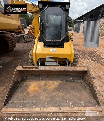 Mini-Carregadeira Caterpillar 226B 3