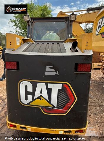 Mini-Carregadeira Caterpillar 226B 3