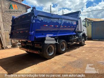 Caminhão Mercedes-Benz Axor 3131 6x4 2p (diesel)(E5)