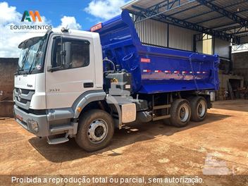 Caminhão Mercedes-Benz Axor 3131 6x4 2p (diesel)(E5)