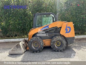 Mini-Carregadeira Case SV185