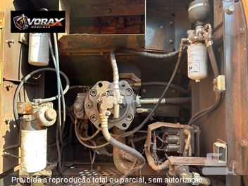 Escavadeira Case CX240C