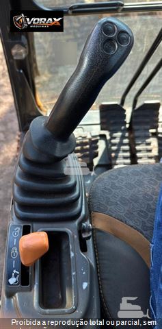 Escavadeira Case CX240C