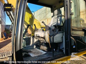 Escavadeira Caterpillar 318D2L