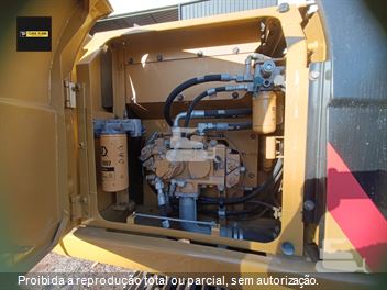 Escavadeira Caterpillar 318D2L
