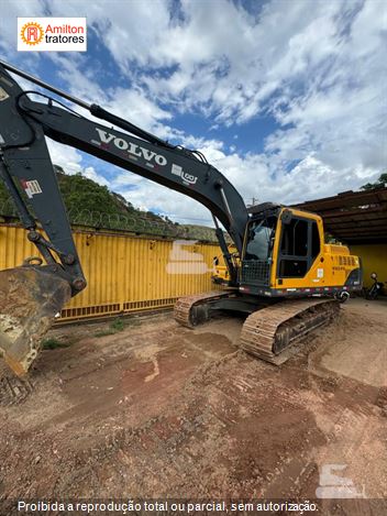 Escavadeira Volvo EC210