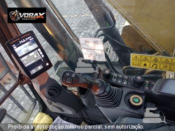 Escavadeira Caterpillar 320