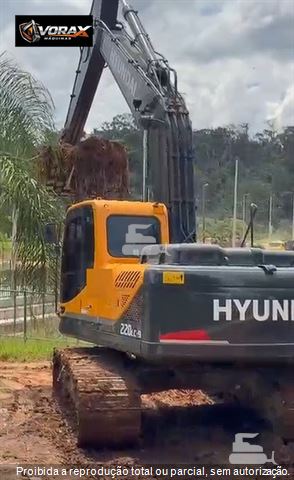 Escavadeira Hyundai R220LC-9