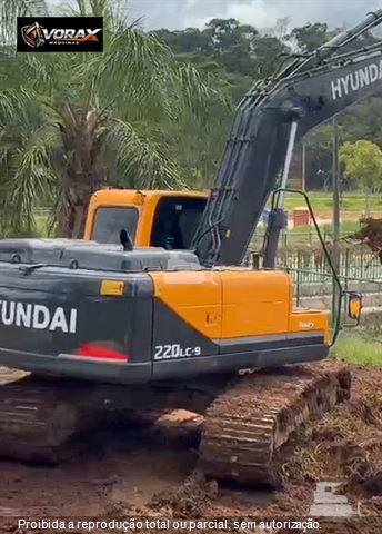 Escavadeira Hyundai R220LC-9