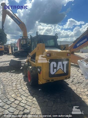 Mini-Carregadeira Caterpillar 226B