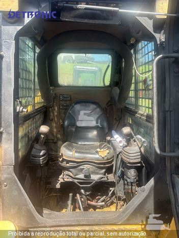 Mini-Carregadeira Caterpillar 226B
