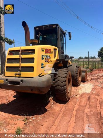 Pá Carregadeira New Holland W130 B