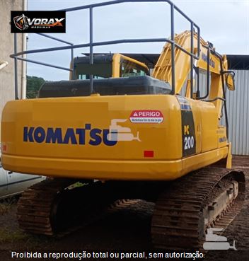 Escavadeira Komatsu PC200