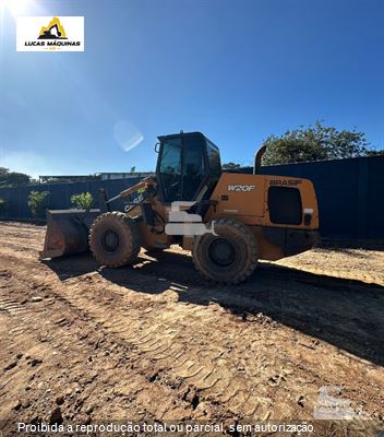 Pá Carregadeira Case W20F