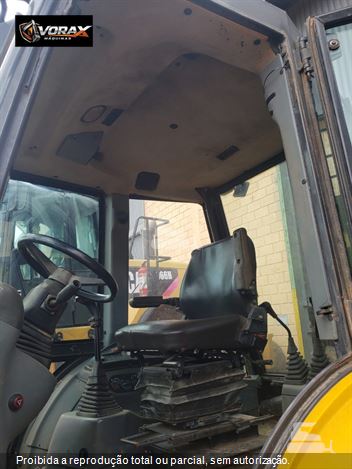 Retro Escavadeira New Holland B90B