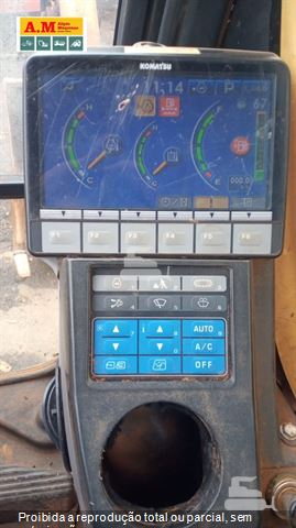 Escavadeira Komatsu PC200