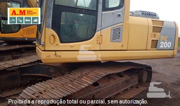 Escavadeira Komatsu PC200
