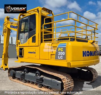 Escavadeira Komatsu PC200