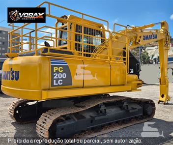 Escavadeira Komatsu PC200