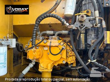 Escavadeira Caterpillar 320DL
