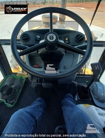 Retro Escavadeira New Holland B95B
