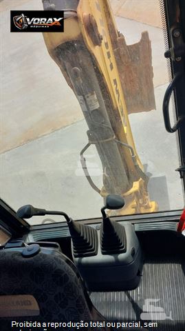 Retro Escavadeira New Holland B95B